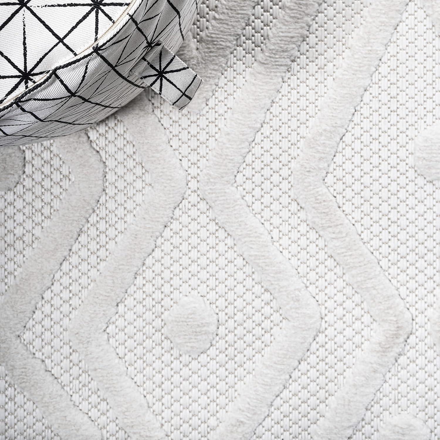 imageJONATHAN Y Moroccan Diamond Indoor Outdoor Round Area Rug 5 Ft Ivory Balansat for Backyard Patio Porch EasyCleaning High Traffic PetFriendly NonShedding IBZ100D5RIvory