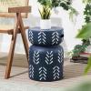 JONATHAN Y TBL1029A Kiri 18″ Modern Bohemian Arrow Pattern Drum Indoor/Outdoor Garden Stool, Navy/White