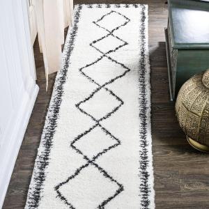 JONATHAN Y Calvia Moroccan Diamond Shag White/Gray Runner Rug, 2×8, Bohemian, Contemporary, Easy-Cleaning for Living Room, Bedroom, Kitchen, Pet Friendly, Non-Shedding (MOH404A-28)(2′ x 10′ (Runner))