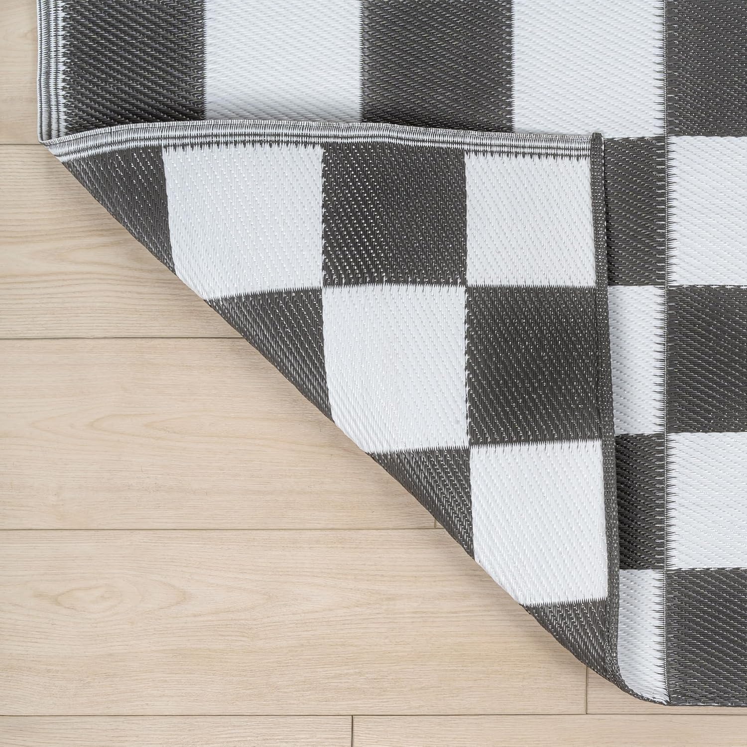 image:imageJONATHAN Y Meadow Grace Polypropylene Bishop Geometric Checker Waterproof Reversible Plastic Straw Outdoor Area Rug for Patio and Entryway 3 x 5 Black and Cream MDW103A3GrayWhite
