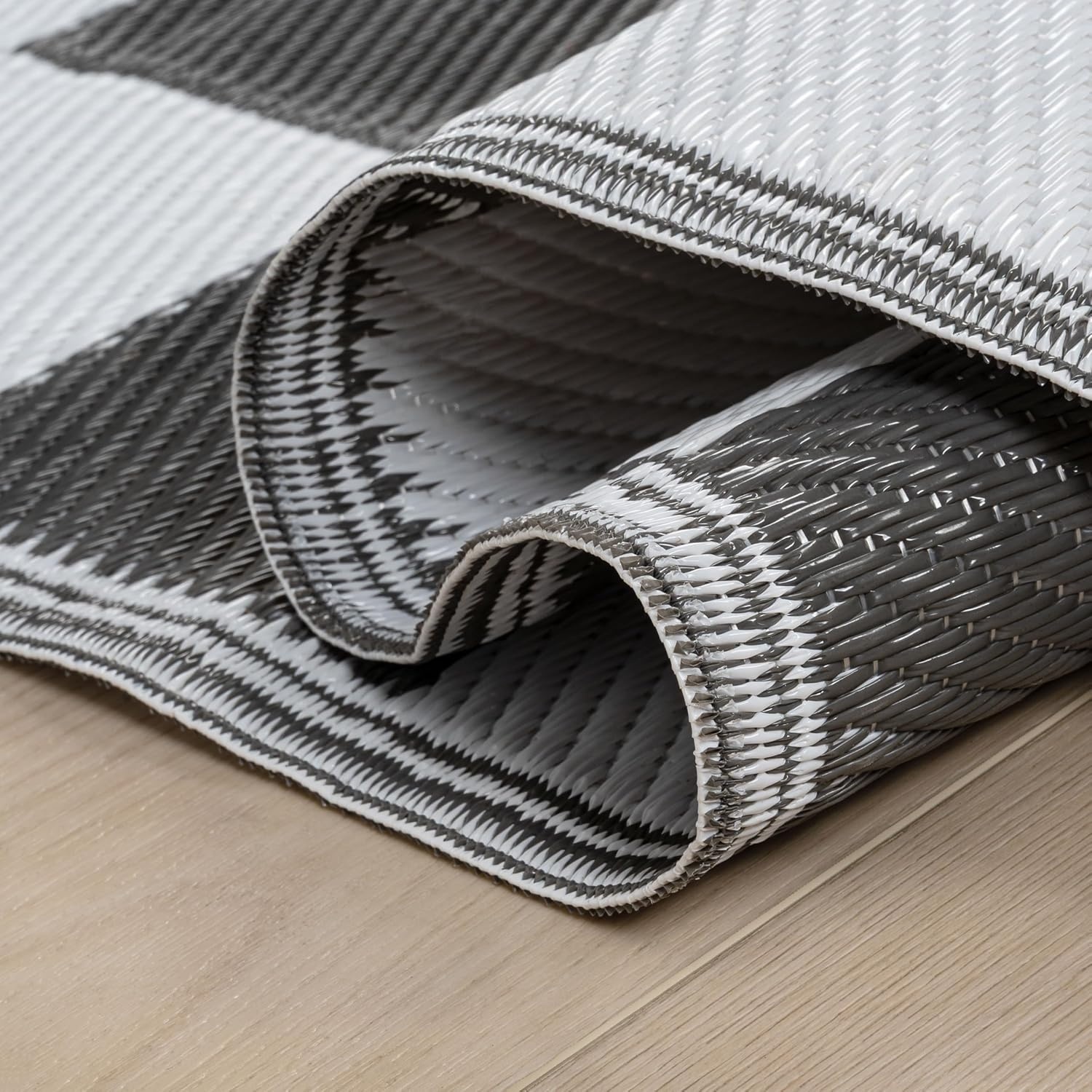 image:imageJONATHAN Y Meadow Grace Polypropylene Bishop Geometric Checker Waterproof Reversible Plastic Straw Outdoor Area Rug for Patio and Entryway 3 x 5 Black and Cream MDW103A3GrayWhite