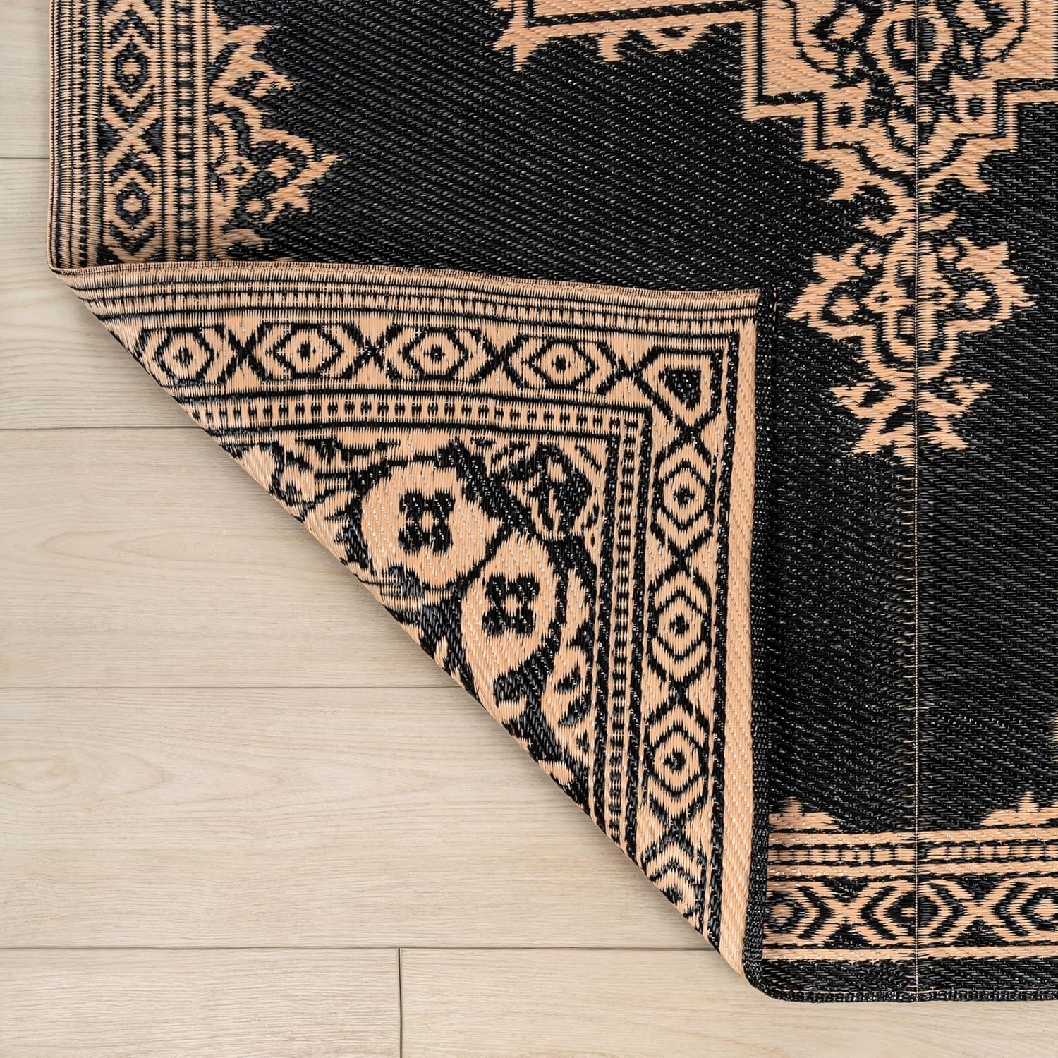image:imageJONATHAN Y Meadow Grace Polypropylene Dory Medallion Border Waterproof Reversible Plastic Straw Outdoor Area Rug for Patio and Entryway 3 x 5 Gray and White MDW102B3BlackCream