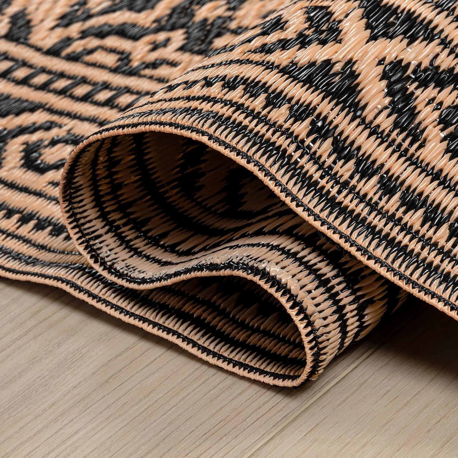 image:imageJONATHAN Y Meadow Grace Polypropylene Dory Medallion Border Waterproof Reversible Plastic Straw Outdoor Area Rug for Patio and Entryway 3 x 5 Gray and White MDW102B3BlackCream