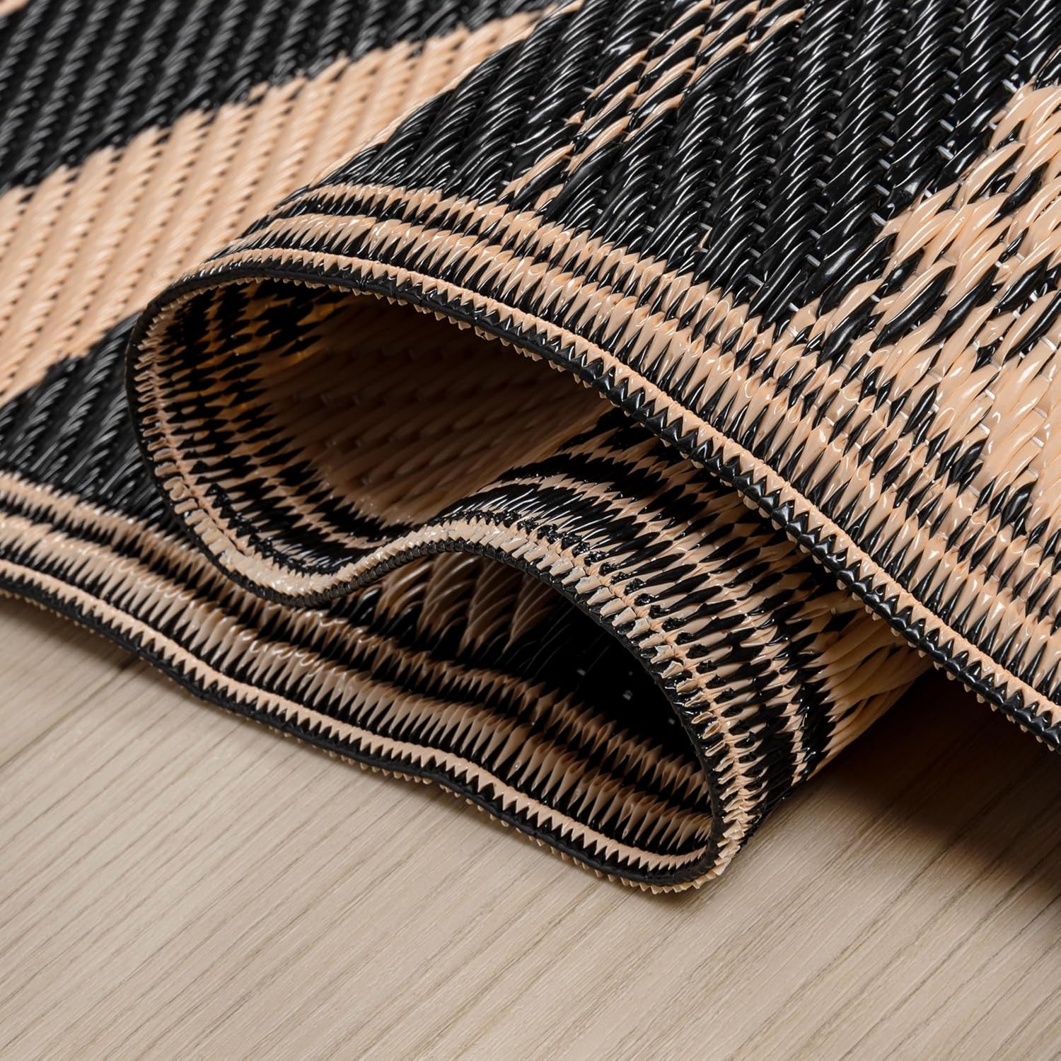 image:imageJONATHAN Y Meadow Grace Polypropylene Wilde Classic Botanical Waterproof Reversible Plastic Straw Outdoor Area Rug for Patio and Entryway 3 x 5 Black and Cream MDW101A3BlackCream