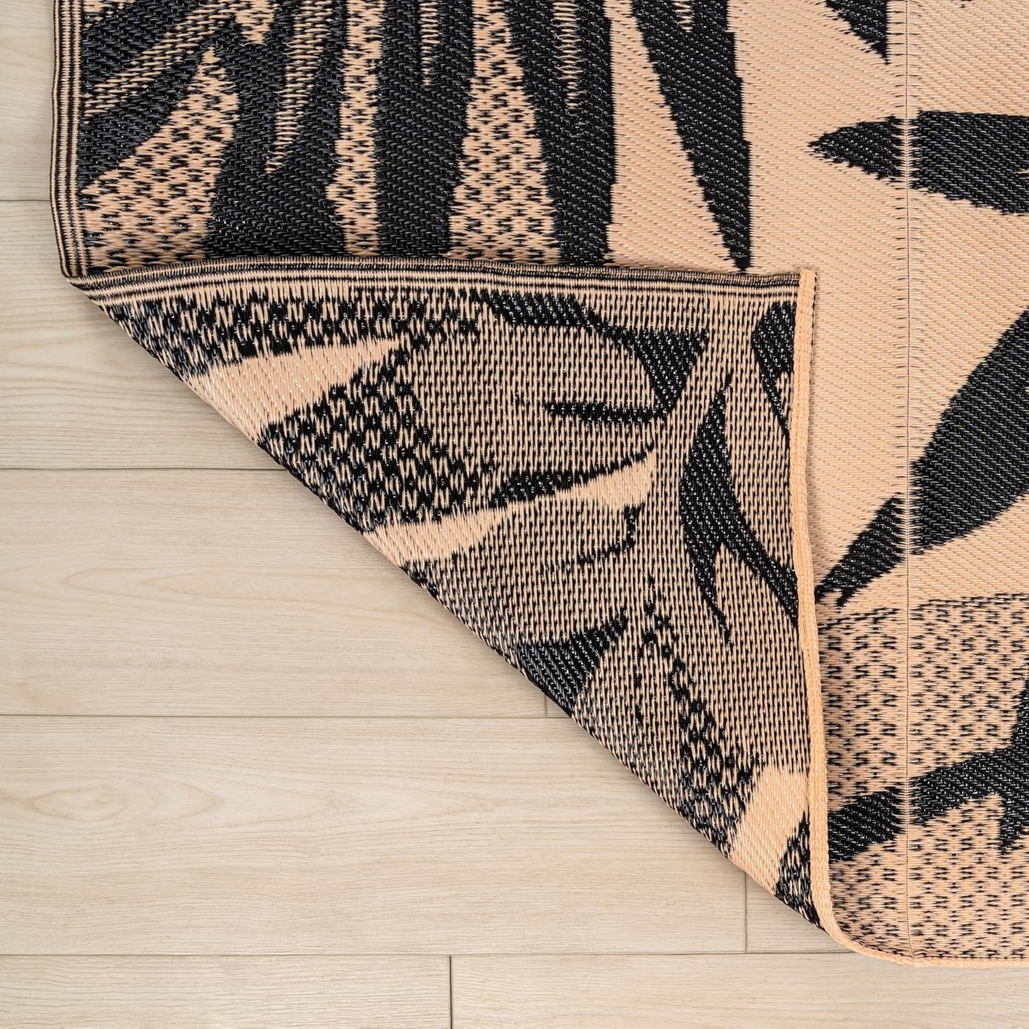 image:imageJONATHAN Y Meadow Grace Polypropylene Wilde Classic Botanical Waterproof Reversible Plastic Straw Outdoor Area Rug for Patio and Entryway 3 x 5 Black and Cream MDW101A3BlackCream