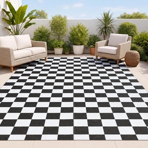 JONATHAN Y Meadow Grace Polypropylene Bishop Geometric Checker Waterproof Reversible Plastic Straw Outdoor Area Rug for Patio and Entryway, 3′ x 5′, Black and Cream MDW103A-3(Gray/White)
